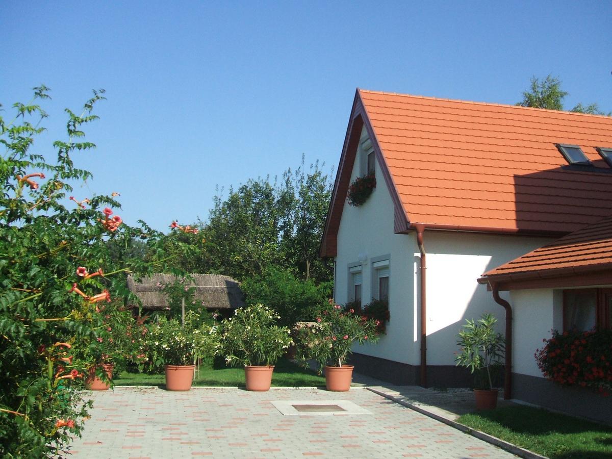 Kertesz Apartmanok Hegyko Exterior photo